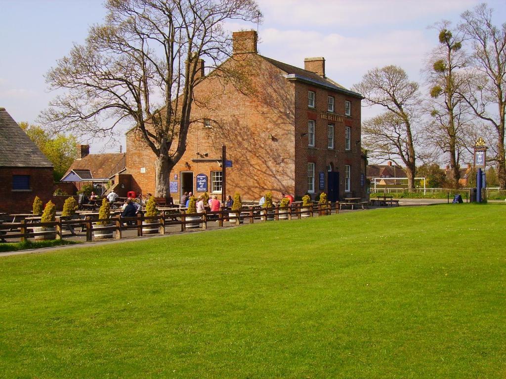 The Bell Inn Frampton on Severn Exteriör bild